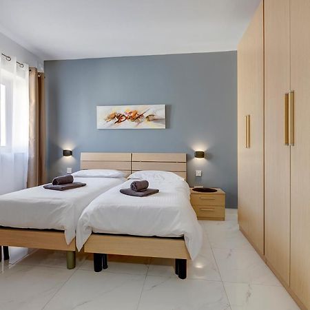 Appartement Chic 2Br Penthouse Steps From The Promenade à Sliema Extérieur photo