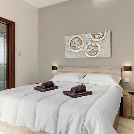 Appartement Chic 2Br Penthouse Steps From The Promenade à Sliema Extérieur photo