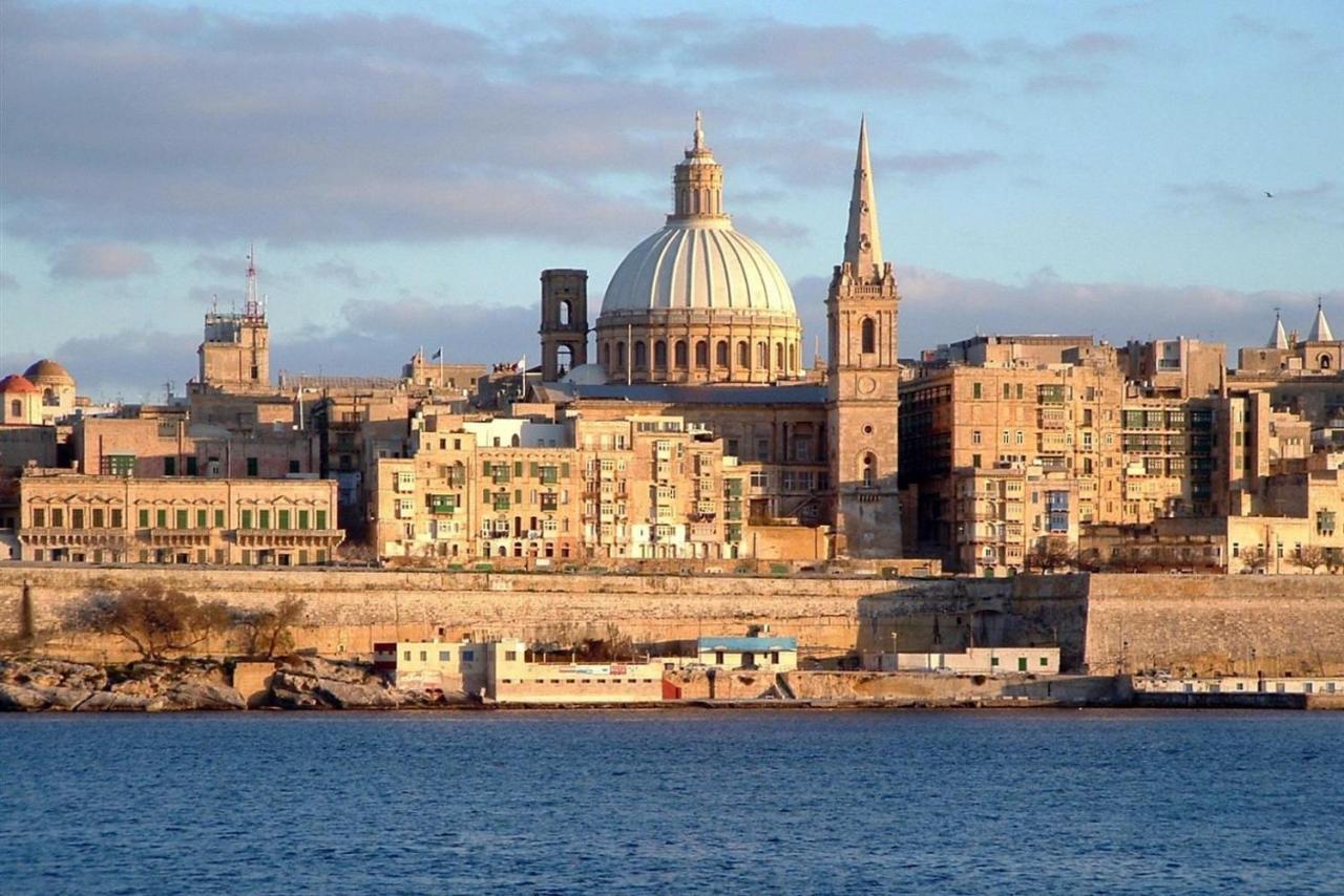 Appartement Chic 2Br Penthouse Steps From The Promenade à Sliema Extérieur photo