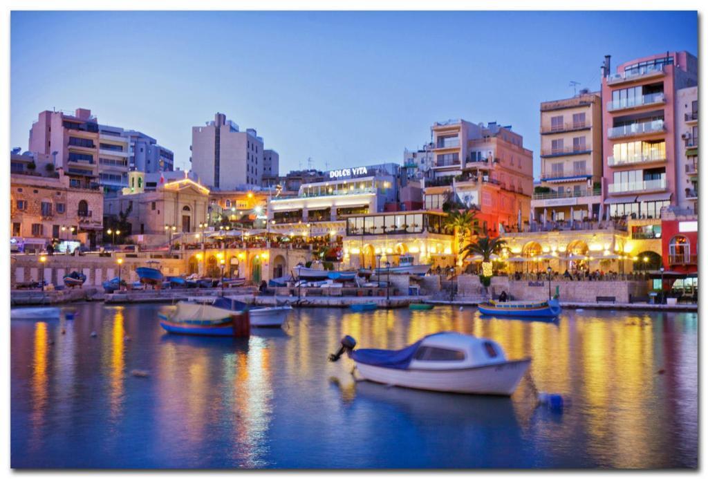 Appartement Chic 2Br Penthouse Steps From The Promenade à Sliema Extérieur photo