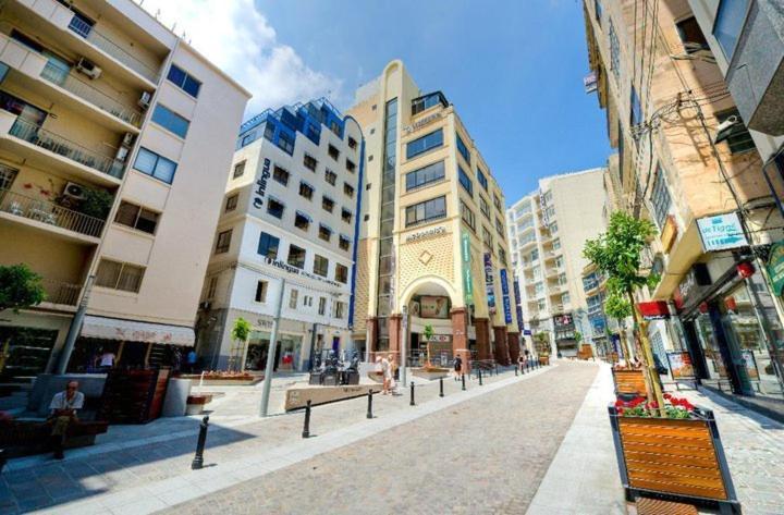Appartement Chic 2Br Penthouse Steps From The Promenade à Sliema Extérieur photo