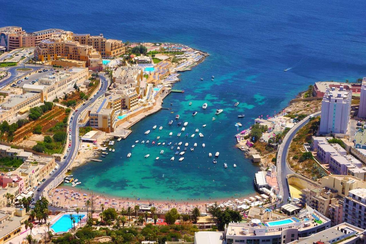 Appartement Chic 2Br Penthouse Steps From The Promenade à Sliema Extérieur photo