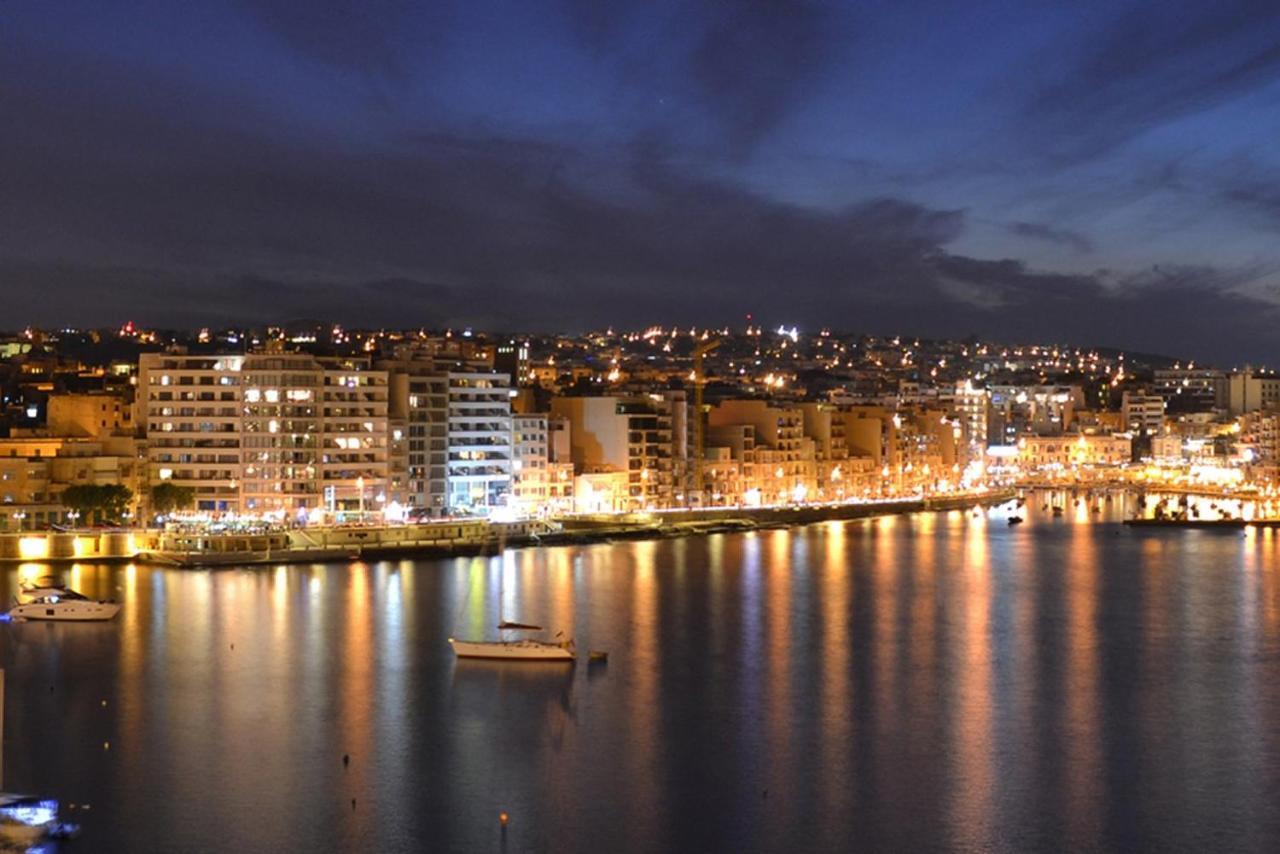 Appartement Chic 2Br Penthouse Steps From The Promenade à Sliema Extérieur photo