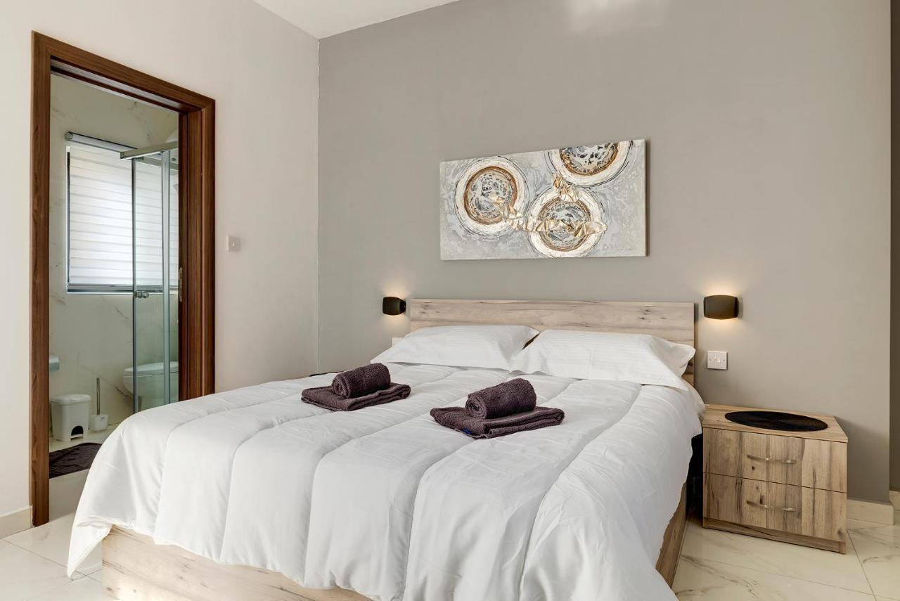 Appartement Chic 2Br Penthouse Steps From The Promenade à Sliema Extérieur photo