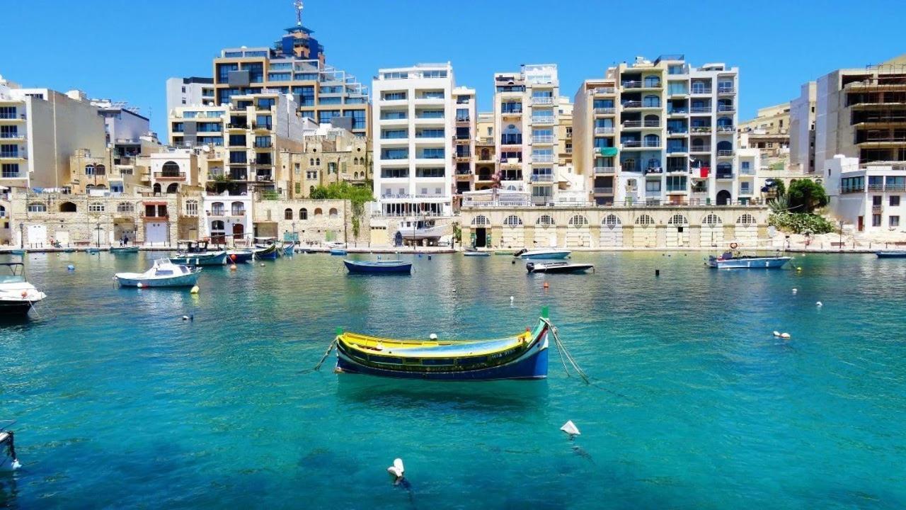 Appartement Chic 2Br Penthouse Steps From The Promenade à Sliema Extérieur photo