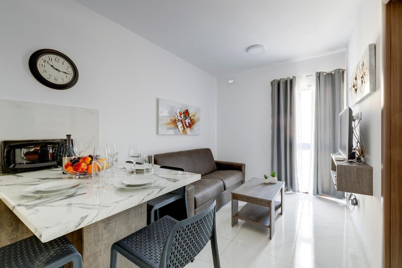 Appartement Chic 2Br Penthouse Steps From The Promenade à Sliema Extérieur photo