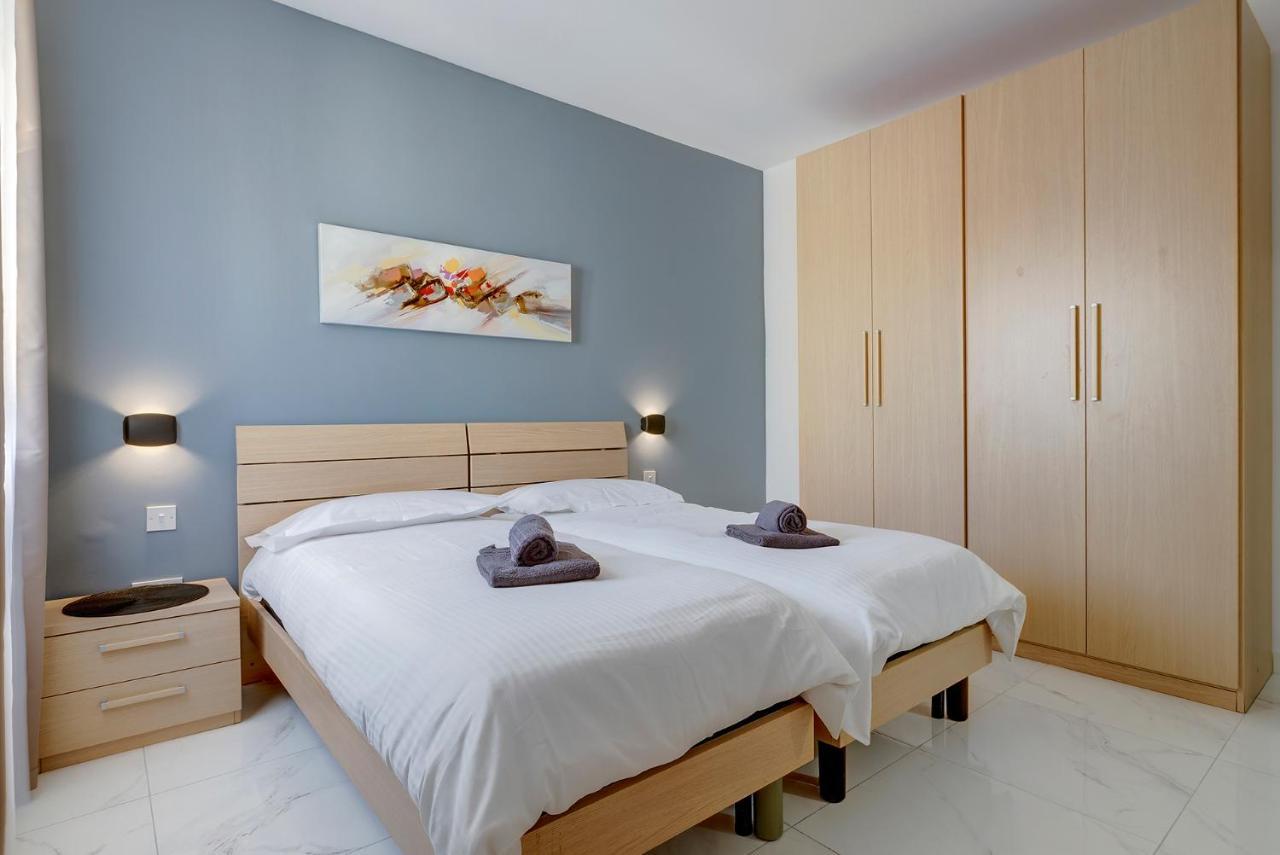 Appartement Chic 2Br Penthouse Steps From The Promenade à Sliema Extérieur photo